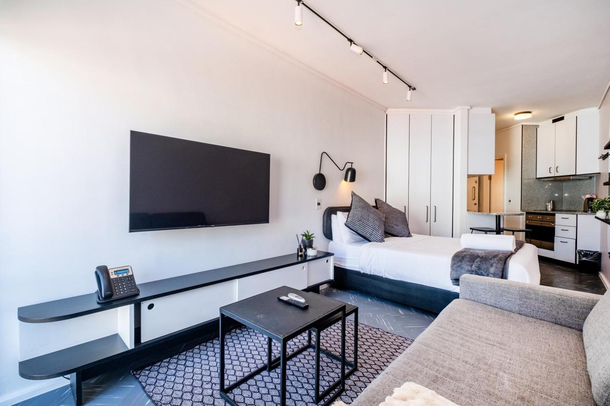 Flamingo 805 - Floor Sea Point Near With Daily Housekeeping Cape Town