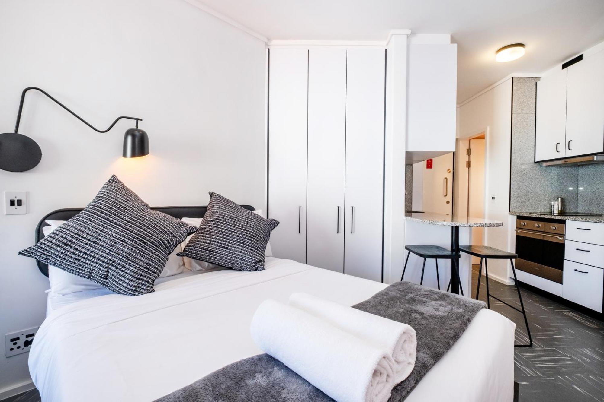 Flamingo 805 - Floor Sea Point Near With Daily Housekeeping Apartment *