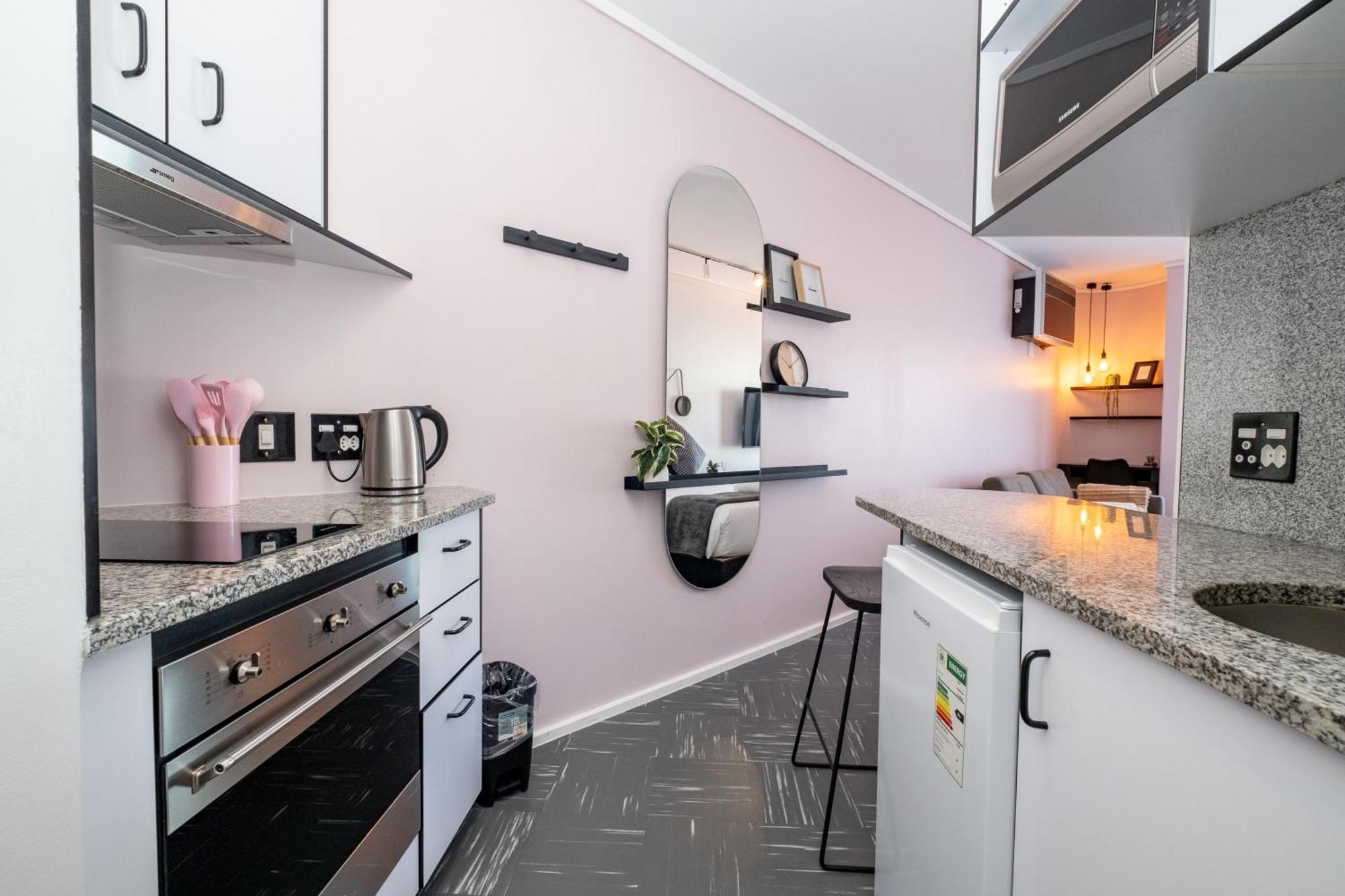 Flamingo 805 - Floor Sea Point Near With Daily Housekeeping *
